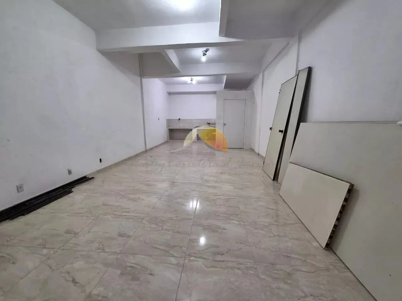 Foto 2 de Ponto comercial de 93 m² com 2 banheiros para alugar, Centro