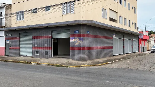 Ponto comercial com banheiro em prédio de esquina, Avenida