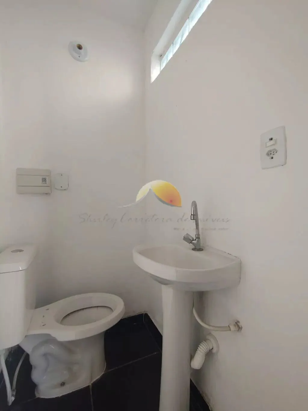 Foto 4 de Ponto comercial com sala de apoio e banheiro para alugar, Morro Chic