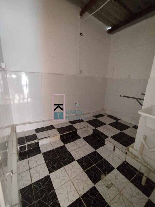 Foto 3 de Ponto comercial com salão e banheiro, São Vicente