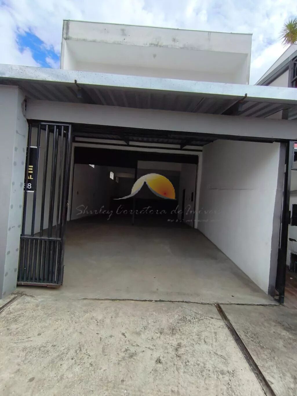 Foto 5 de Ponto comercial com porta de enrolar e vão livre, São Sebastião