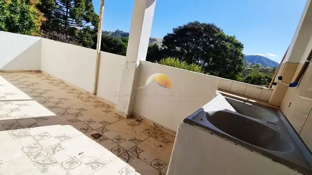 Foto 1 de Prédio residencial e comercial com 2 apartamentos, ponto comercial e kitnet, Estiva