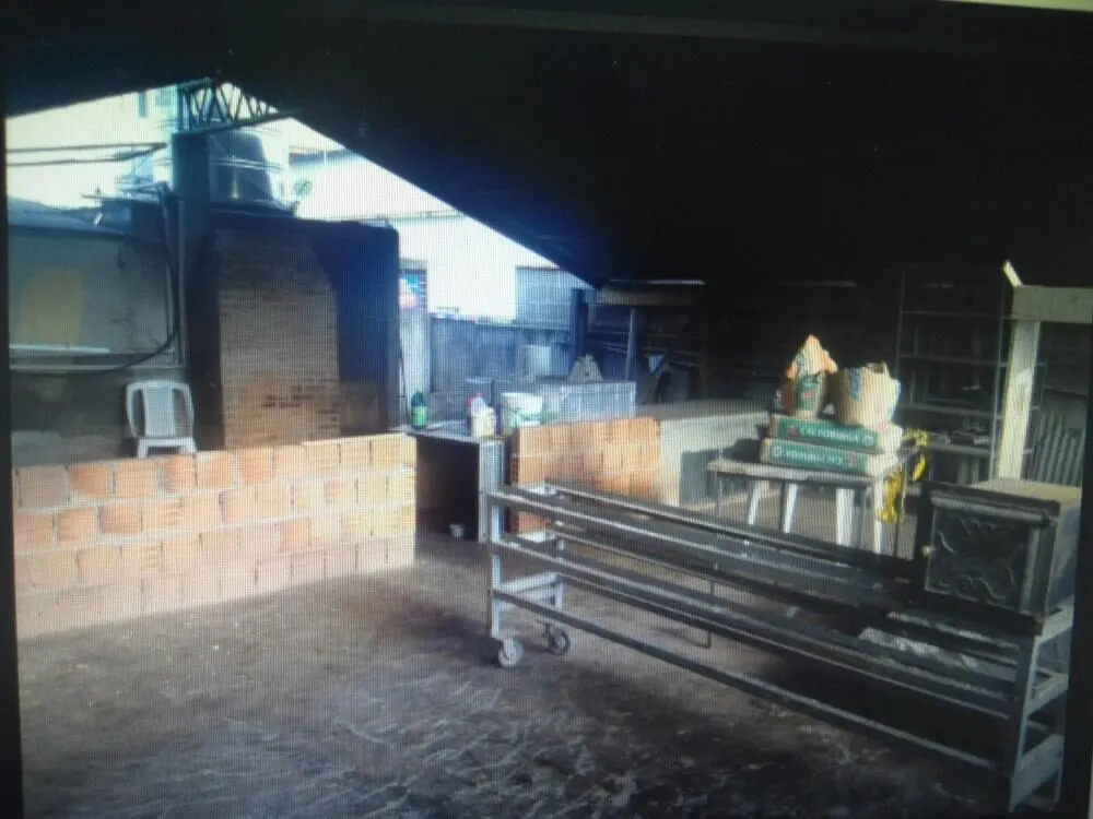 Foto 7 de Prédio com ponto comercial, 4 kitnets locadas, apartamento e garagem para 4 carros, Centro