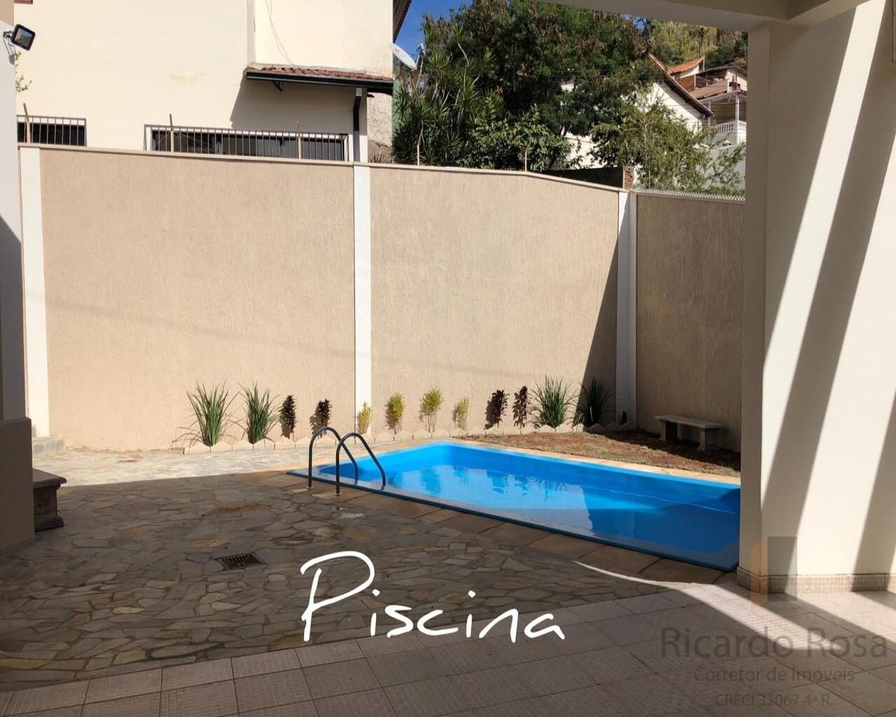 Foto 2 de Casa de 274 m² para alugar no bairro Pinheirinho