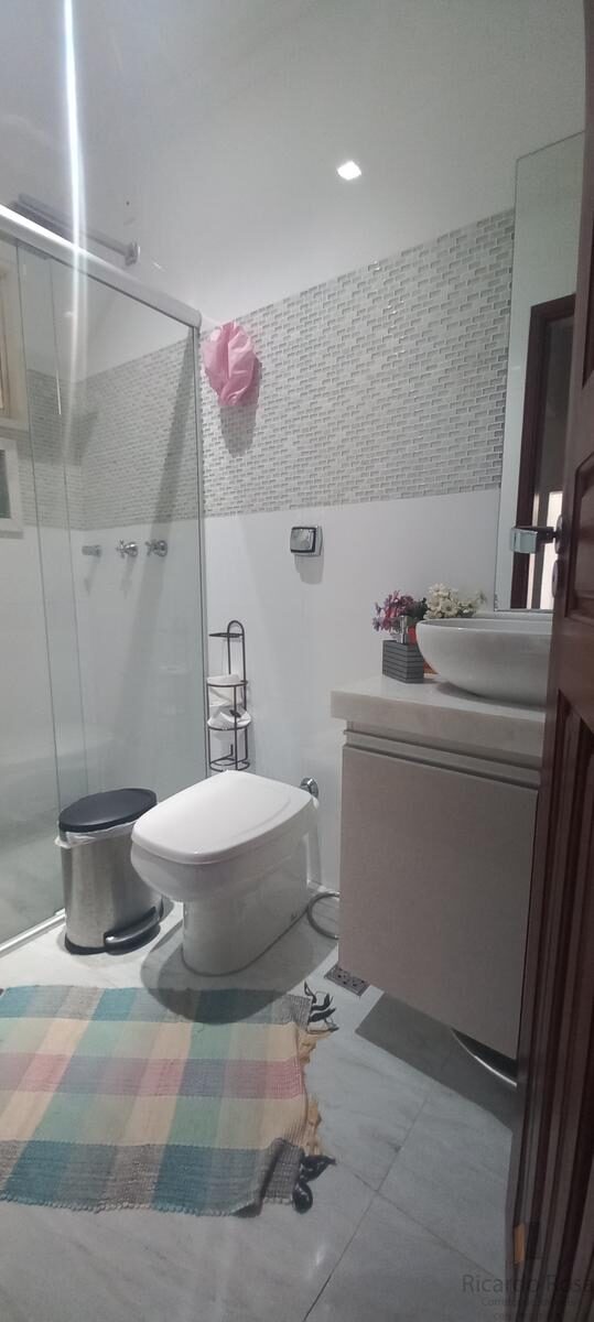 Foto 6 de Casa de 4 quartos no Pinheirinho