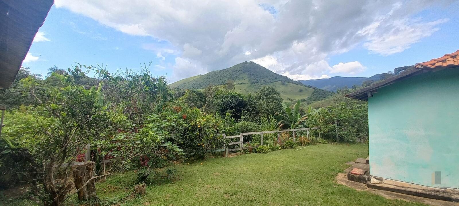 Foto 4 de Chácara com casa na Água Limpa