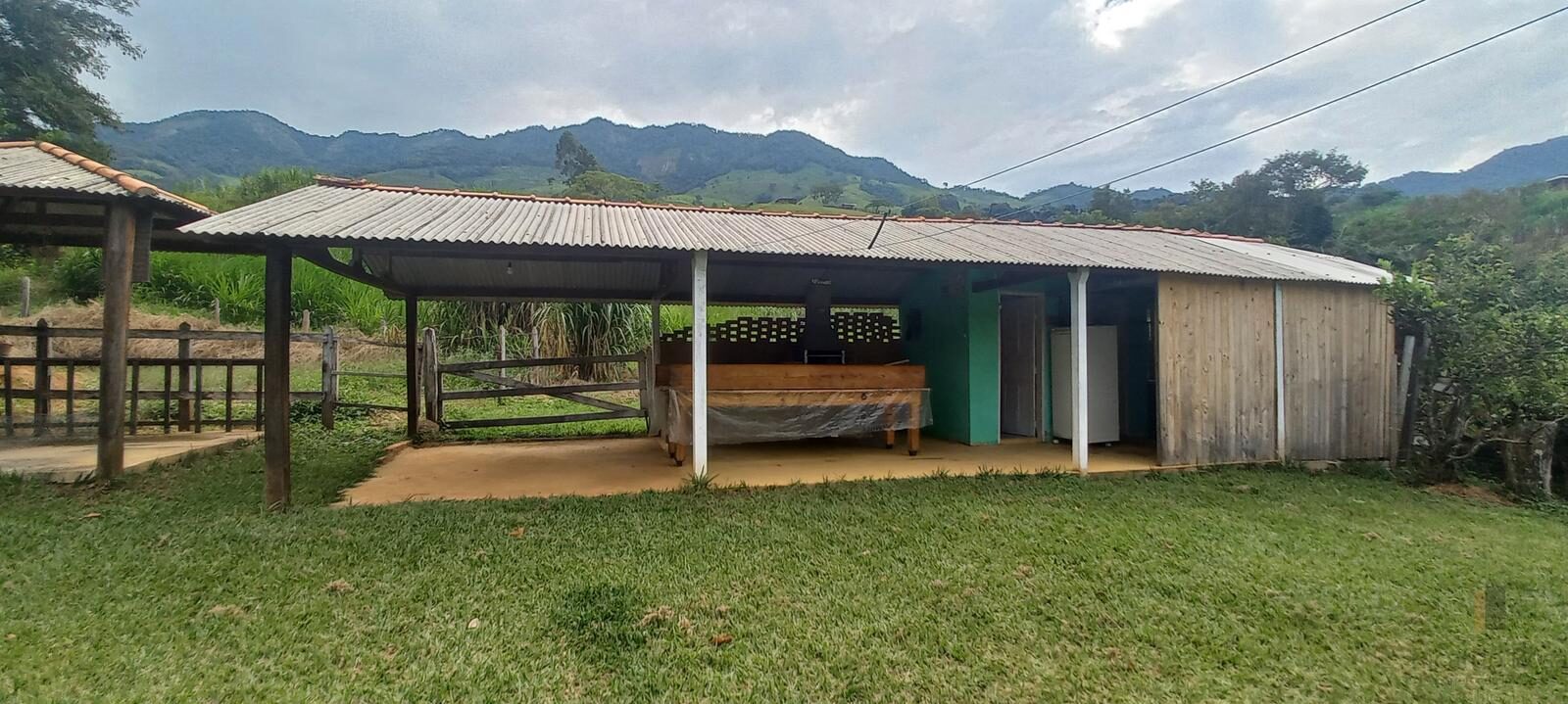 Foto 6 de Chácara com casa na Água Limpa