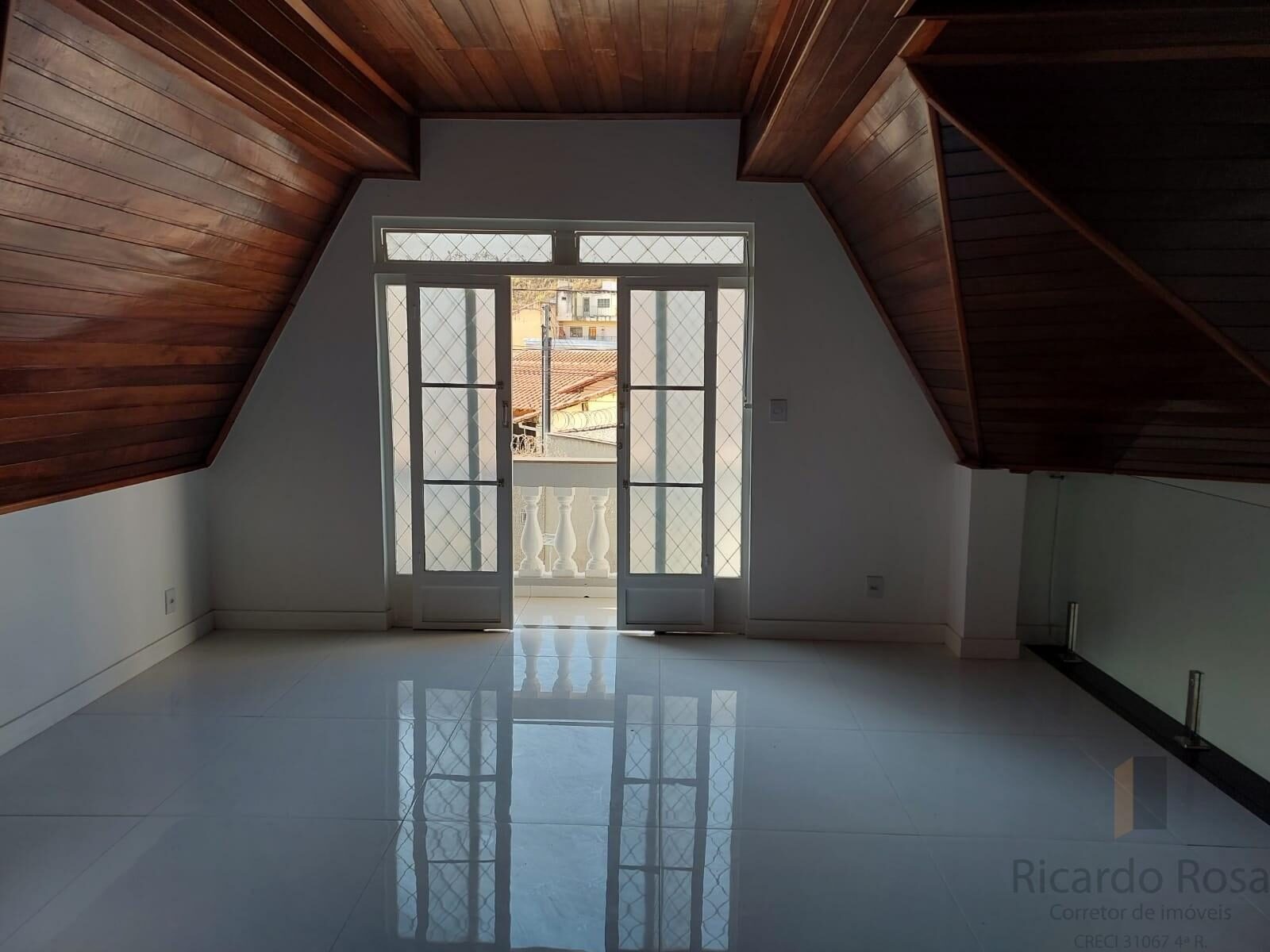 Foto 6 de Casa de 240 m² com 4 quartos na Medicina