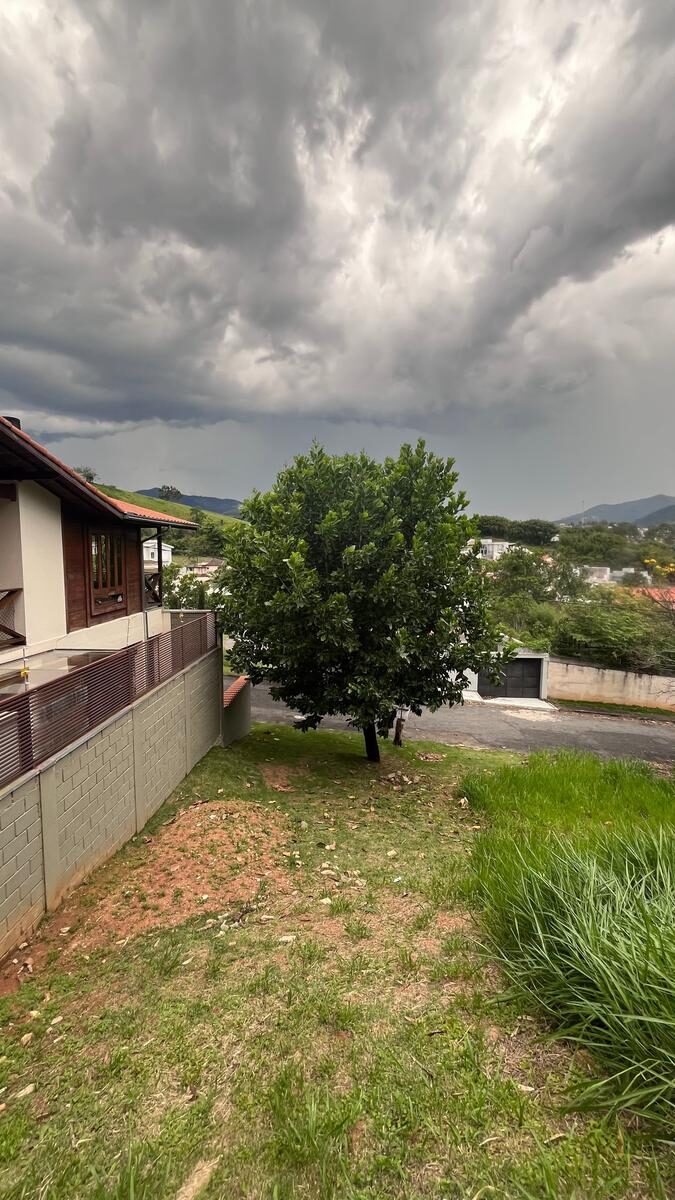 Foto 4 de Terreno em aclive de 450 m² no Pinheirinho