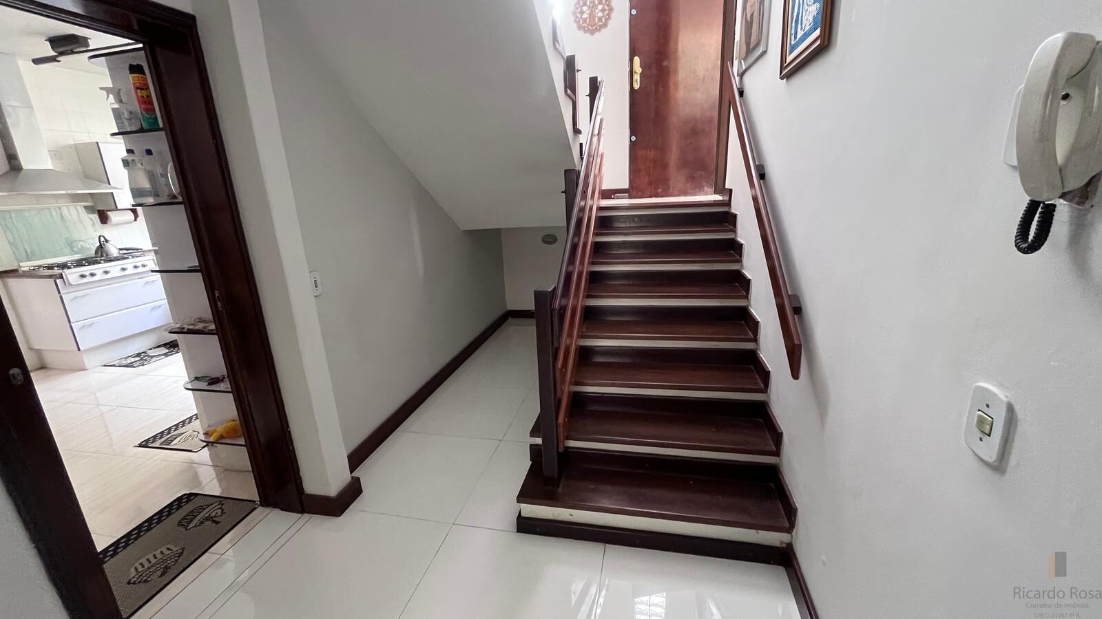 Foto 6 de Casa de 4 quartos no Pinheirinho