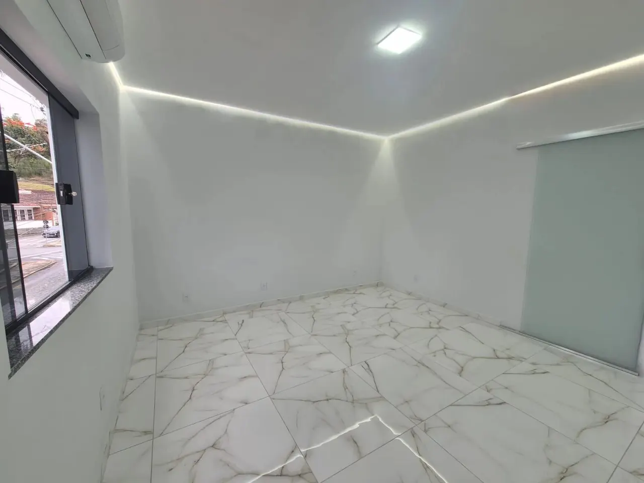 Foto 2 de Sala comercial de 15,39 m² com ar-condicionado e recepção para alugar, Centro