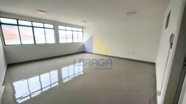 Sala comercial de 40 m² com banheiro, Centro