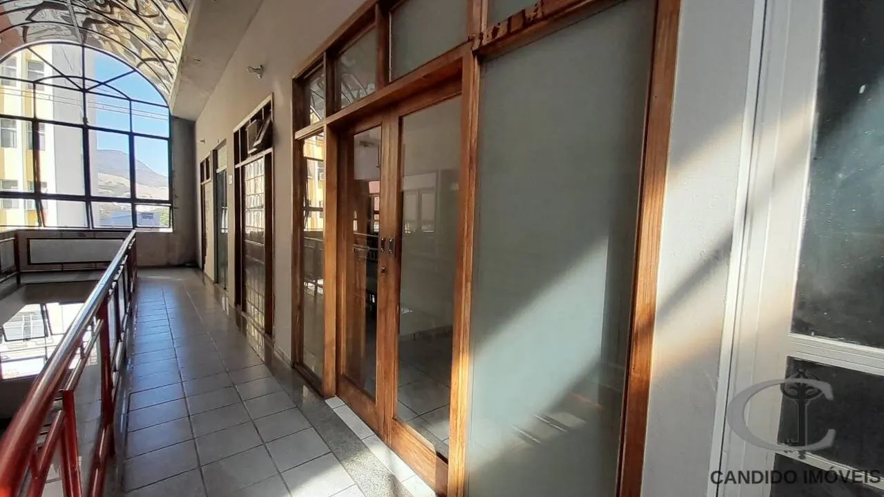Foto 4 de Sala comercial com bancada e armários em galeria, Centro
