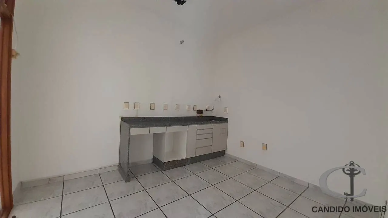 Foto 5 de Sala comercial com bancada e armários em galeria, Centro