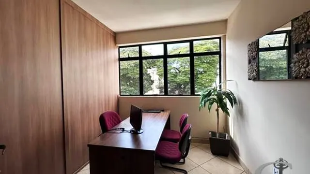 Sala comercial com banheiro e copa compartilhados, Centro