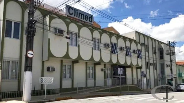 Foto 1 de Sala de 23 m² com mobiliário em condomínio médico, Morro Chic