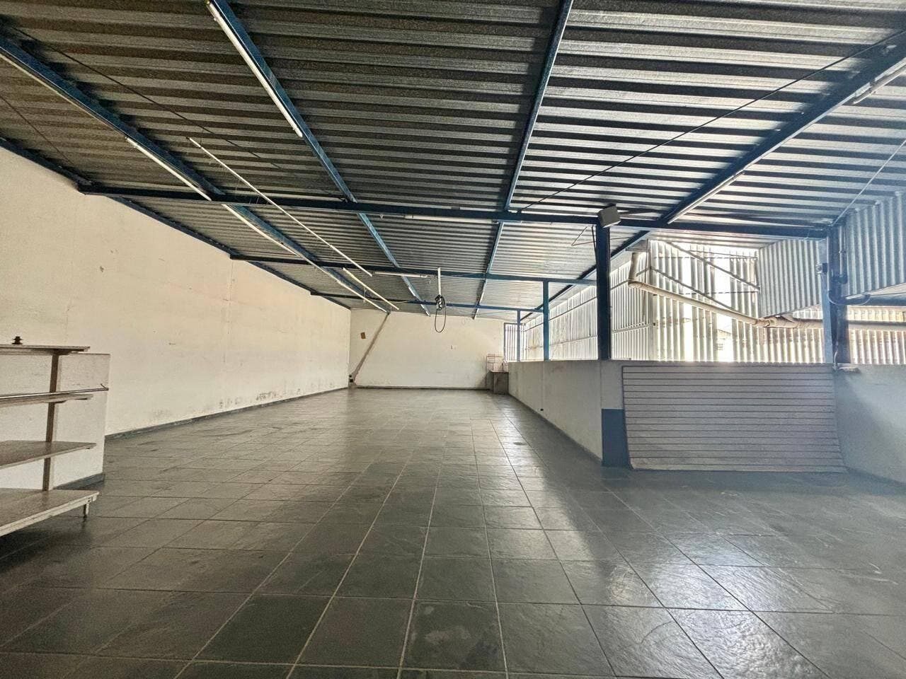 Foto 3 de Salão comercial de 367 m² com sobreloja e 2 salas de escritório, Centro