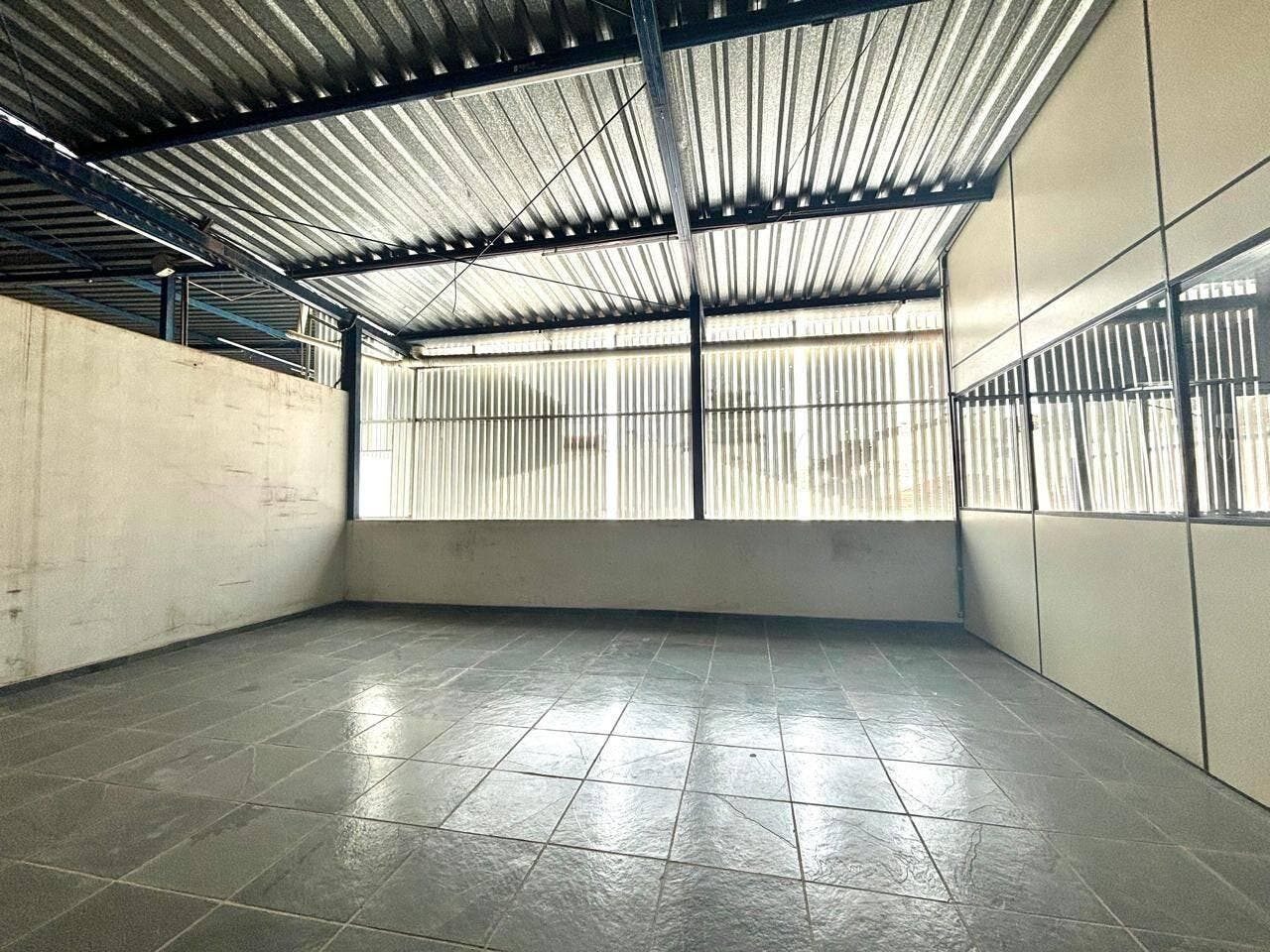 Foto 4 de Salão comercial de 367 m² com sobreloja e 2 salas de escritório, Centro