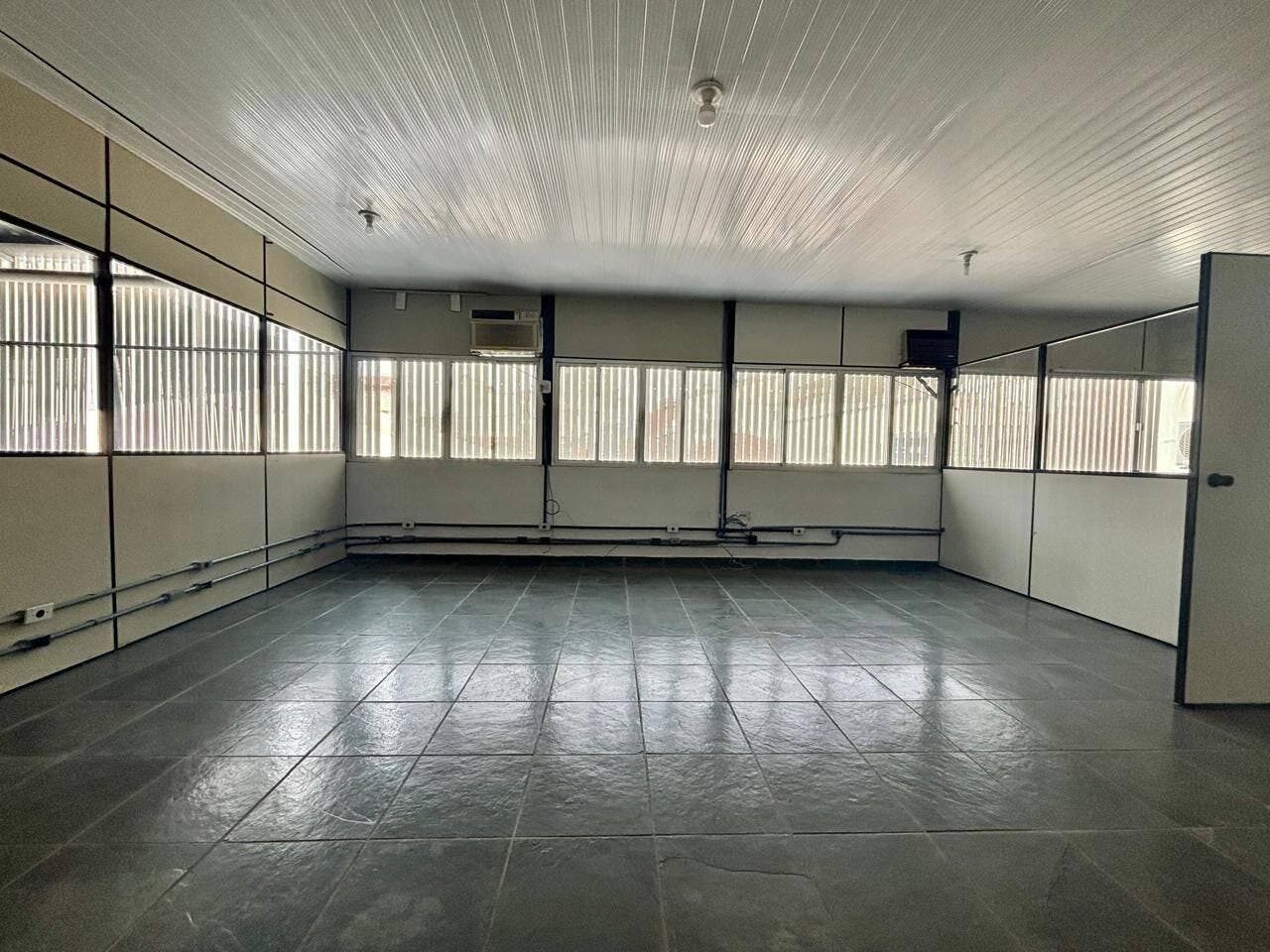 Foto 5 de Salão comercial de 367 m² com sobreloja e 2 salas de escritório, Centro
