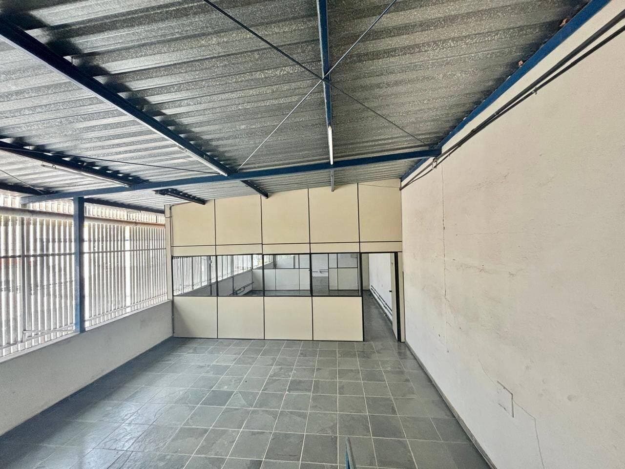 Foto 6 de Salão comercial de 367 m² com sobreloja e 2 salas de escritório, Centro