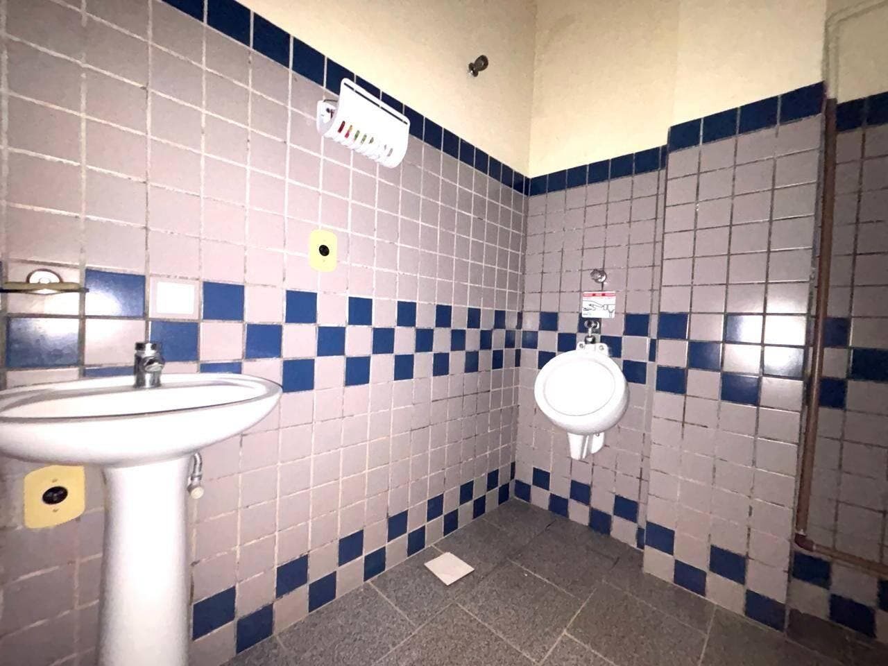 Foto 8 de Salão comercial de 367 m² com sobreloja e 2 salas de escritório, Centro