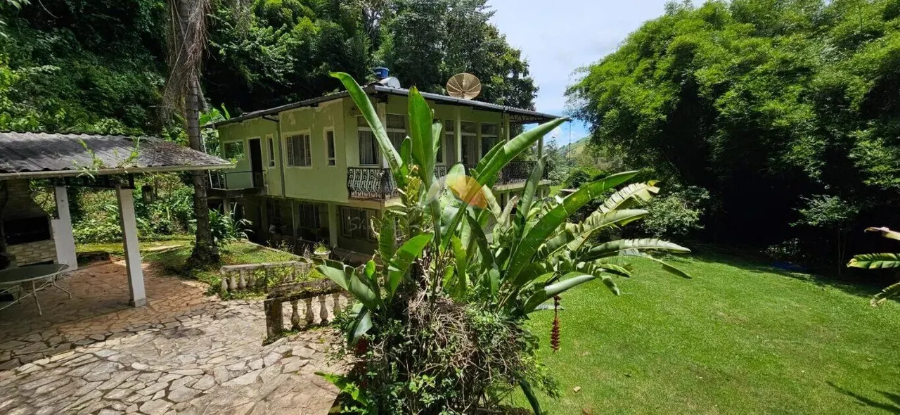 Foto 4 de Sítio de 1,5 alqueire com casa de 400 m², piscina e cachoeira, Área Rural de Itajubá