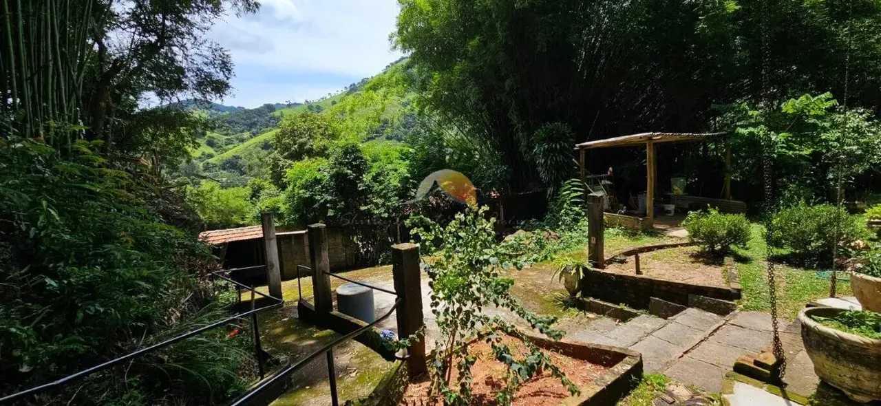 Foto 6 de Sítio de 1,5 alqueire com casa de 400 m², piscina e cachoeira, Área Rural de Itajubá