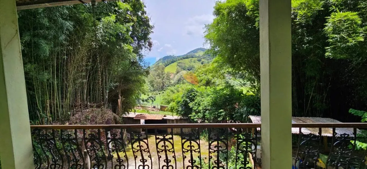 Foto 7 de Sítio de 1,5 alqueire com casa de 400 m², piscina e cachoeira, Área Rural de Itajubá