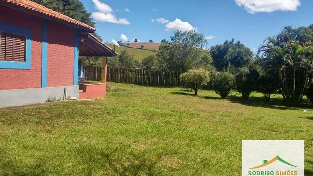 Sítio de 1.000 m² com casa de 3 quartos e poço artesiano, Coito