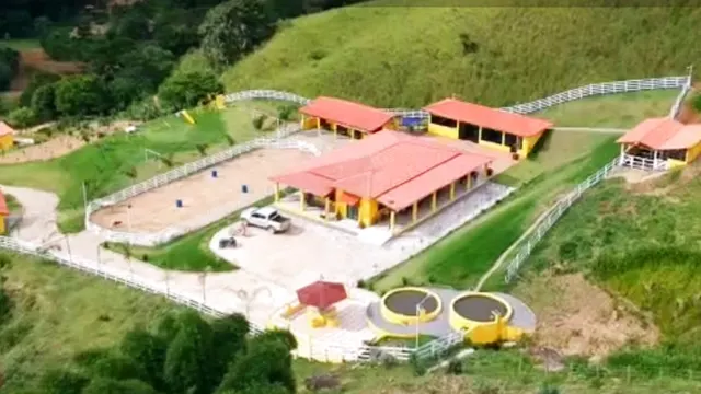 Foto 1 de Sítio de 24.200 m² com casa de 3 quartos, chalé, piscina aquecida e baias, Ano Bom