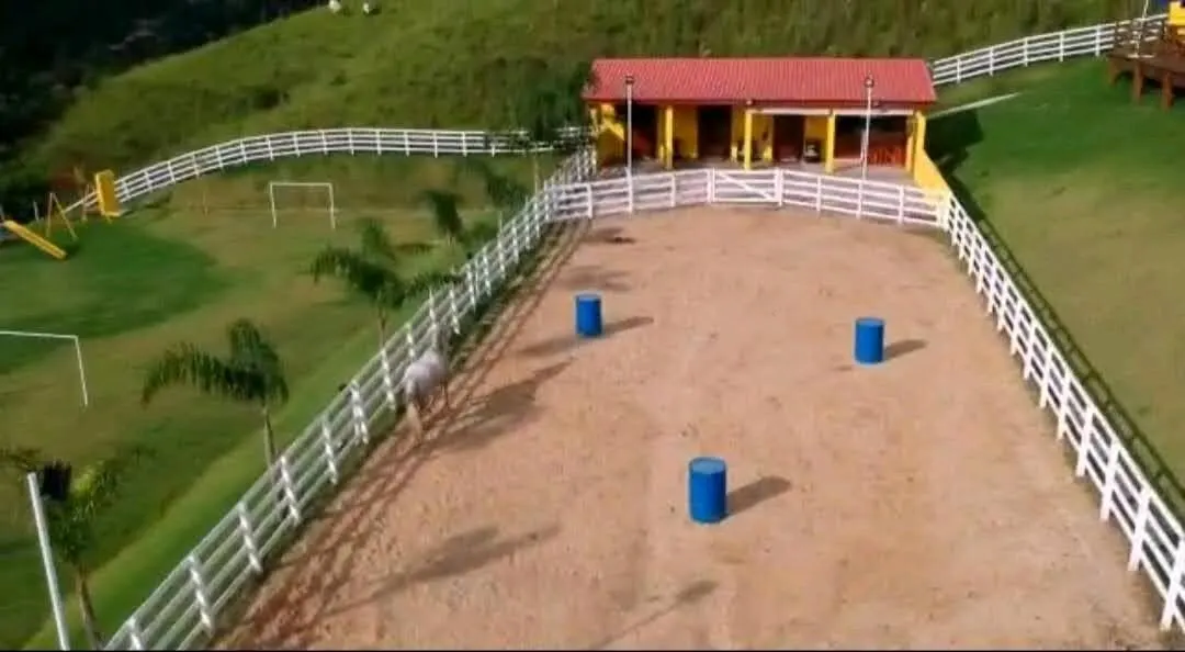 Foto 7 de Sítio de 24.200 m² com casa de 3 quartos, chalé, piscina aquecida e baias, Ano Bom