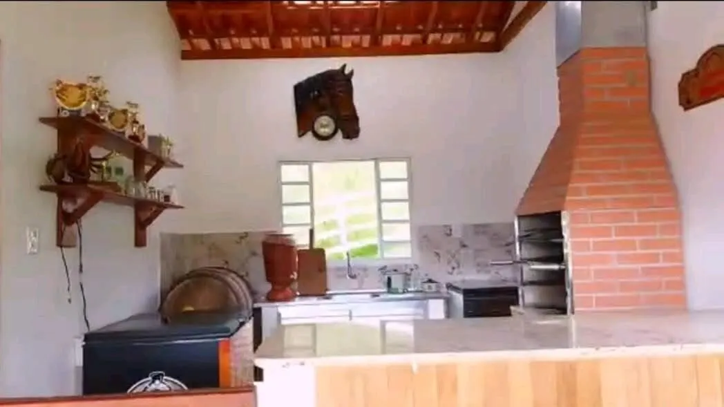 Foto 8 de Sítio de 24.200 m² com casa de 3 quartos, chalé, piscina aquecida e baias, Ano Bom