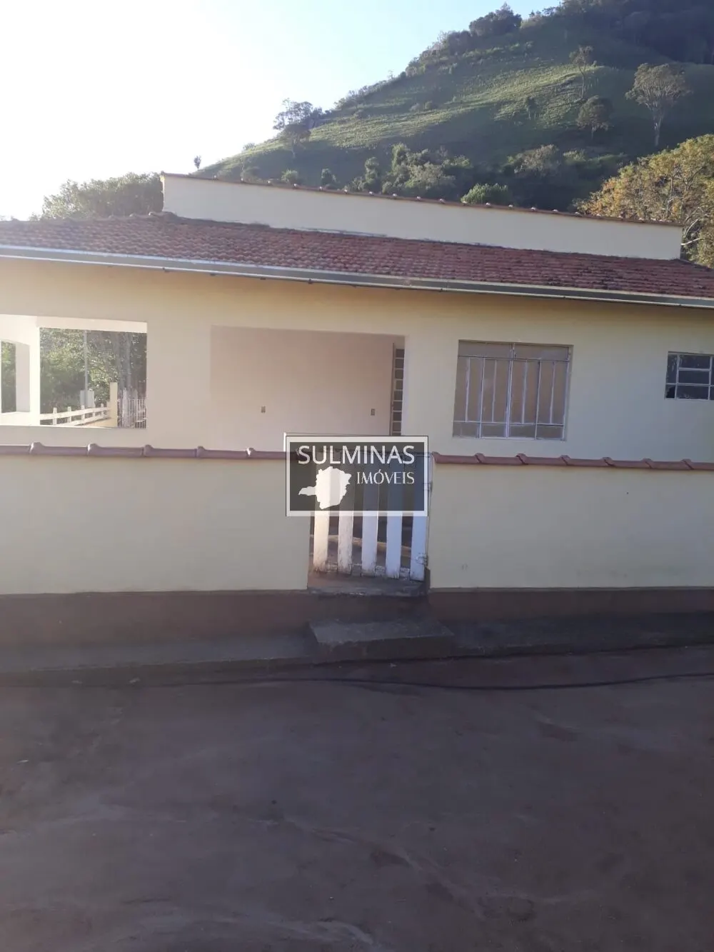 Foto 2 de Sítio de 5 alqueires com casa nova de 3 quartos, pasto e mina de água, Cantagalo