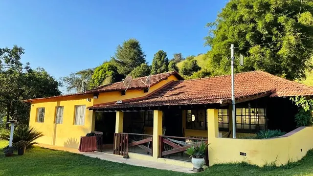 Foto 1 de Sítio Alto da Serra com 2 casas, lago, piscina e riacho, Serra dos Toledos