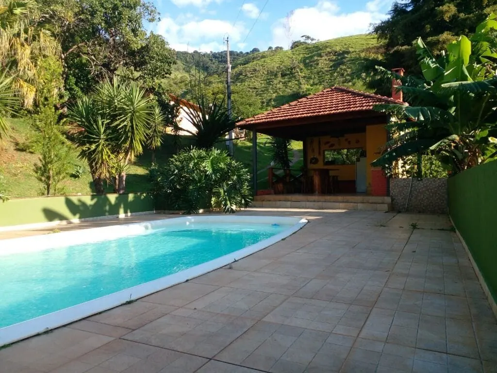 Foto 2 de Sítio Alto da Serra com 2 casas, lago, piscina e riacho, Serra dos Toledos