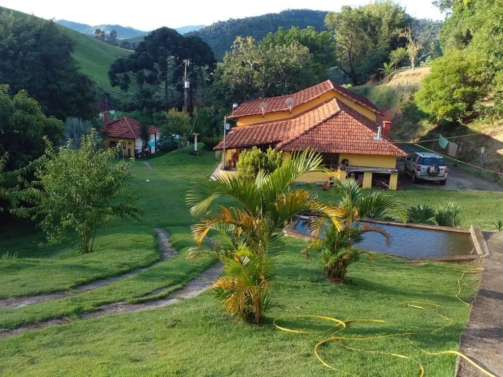 Foto 3 de Sítio Alto da Serra com 2 casas, lago, piscina e riacho, Serra dos Toledos