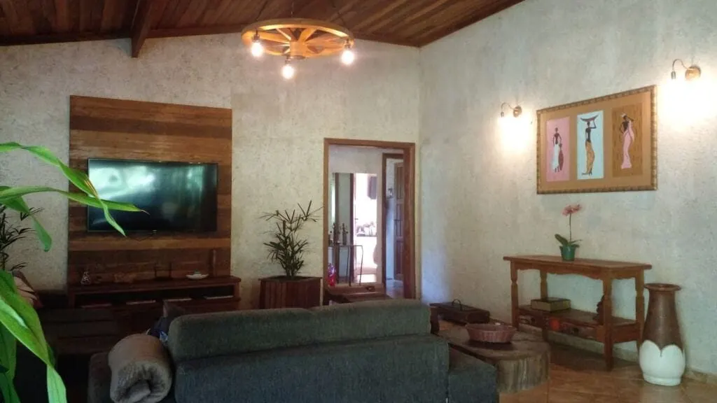 Foto 5 de Sítio Alto da Serra com 2 casas, lago, piscina e riacho, Serra dos Toledos