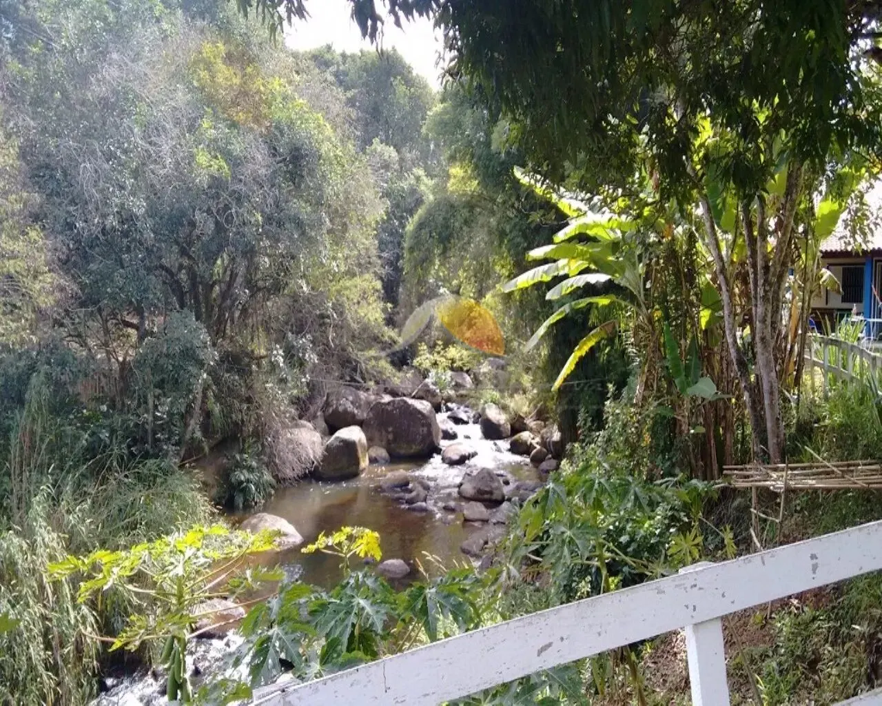 Foto 2 de Sítio mobiliado de 2.100 m² com 3 quartos e cachoeira, Água Limpa