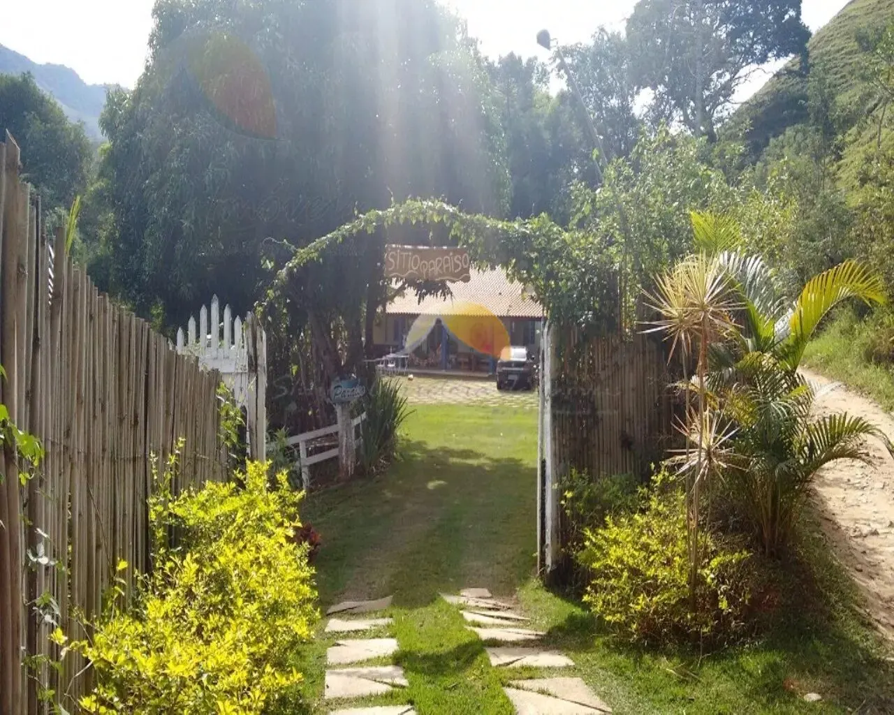 Foto 8 de Sítio mobiliado de 2.100 m² com 3 quartos e cachoeira, Água Limpa