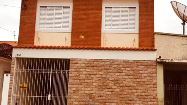 Sobrado de 3 quartos com casa de fundos na Avenida
