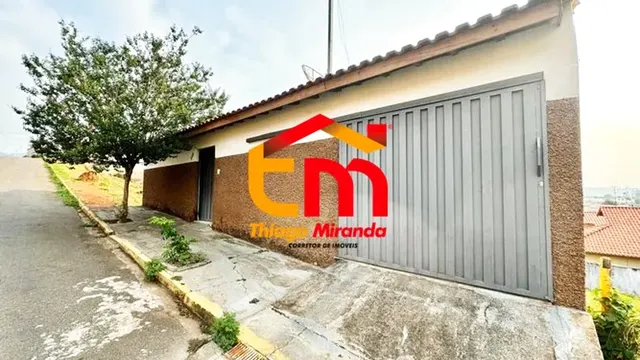 Sobrado de 3 quartos com vista para a cidade e quintal, Morro Chic