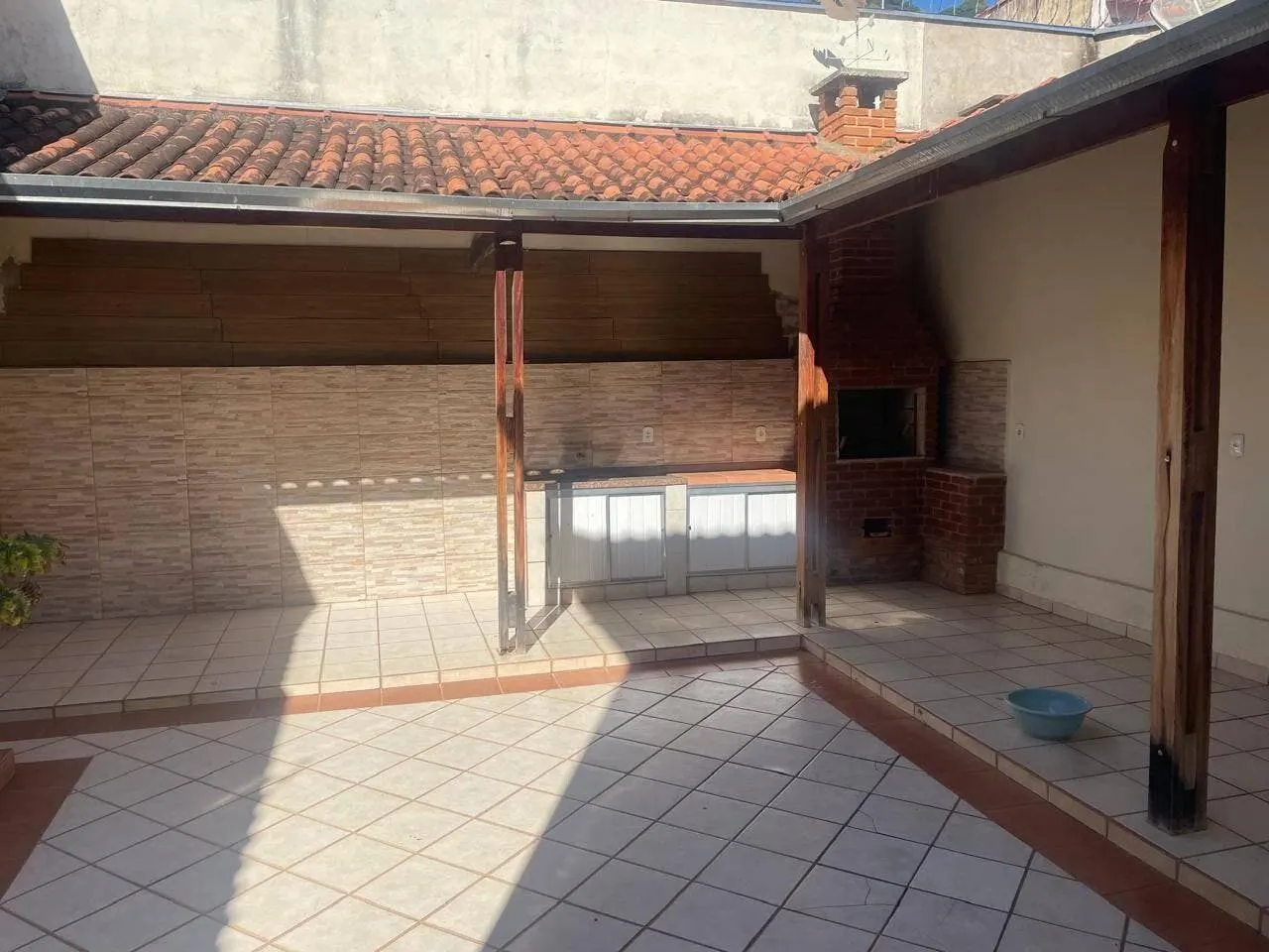 Foto 2 de Sobrado de 3 quartos (1 suíte) com área de churrasqueira e garagem, Medicina