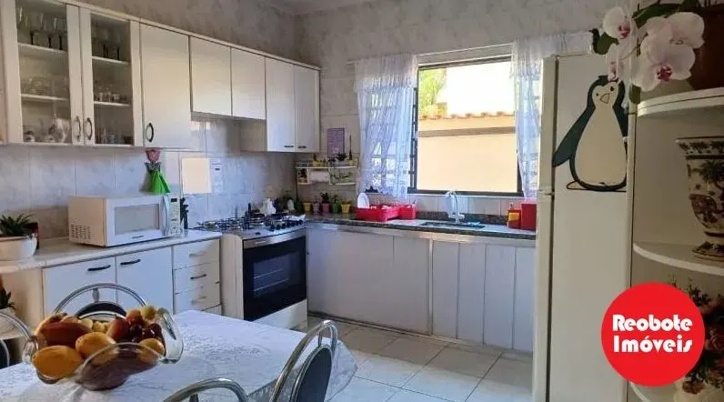 Foto 4 de Sobrado de 3 quartos (1 suíte) com piscina e churrasqueira, Medicina