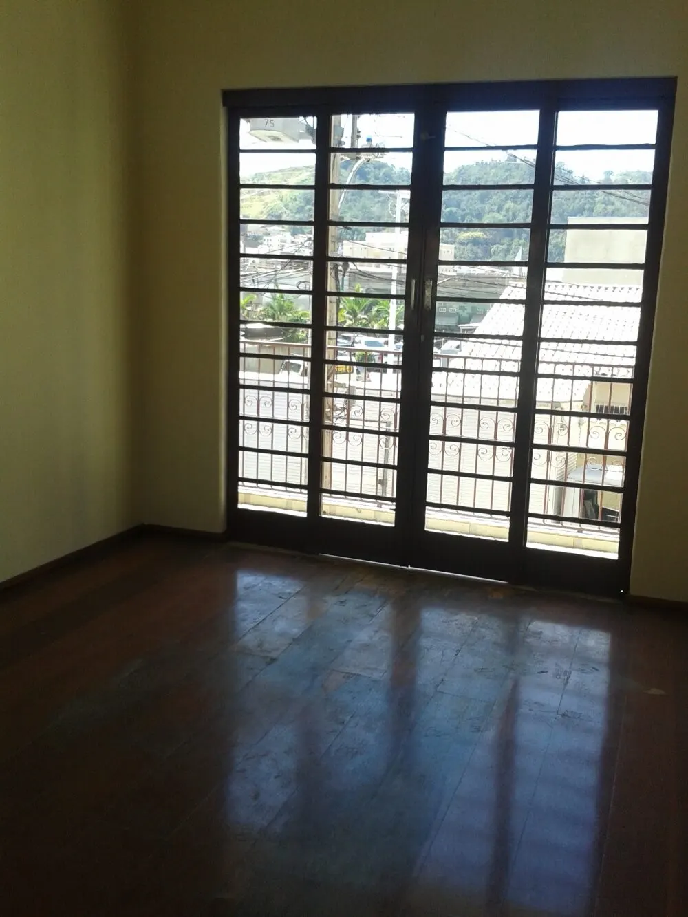 Foto 2 de Sobrado de 3 quartos (1 suíte) com quintal e garagem, Varginha