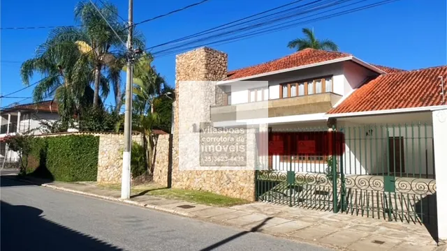 Sobrado de 3 suítes com lareira, piscina e garagem para 6 carros, BPS