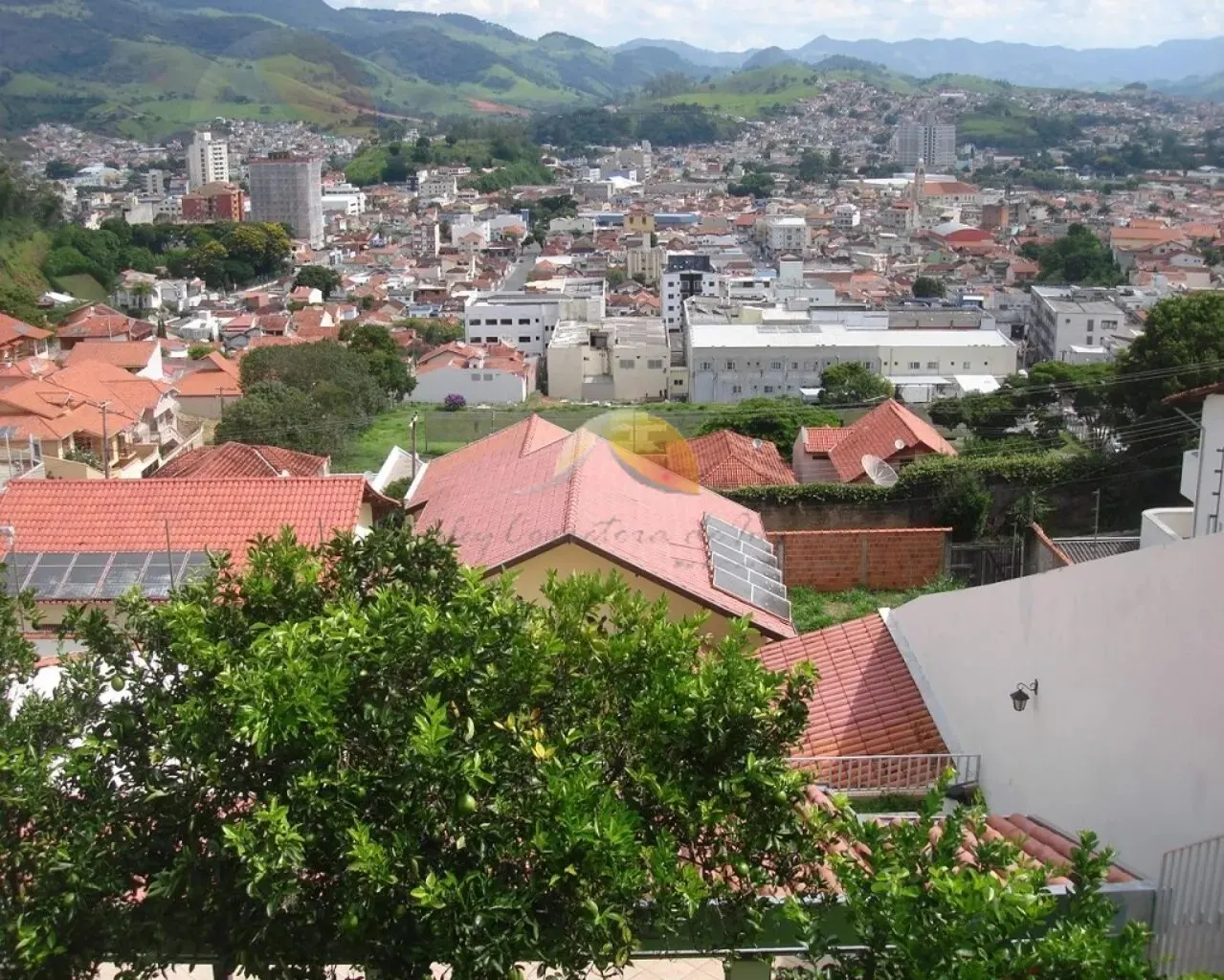 Foto 2 de Sobrado de 3 suítes com varanda, sauna e área de churrasco, Morro Chic