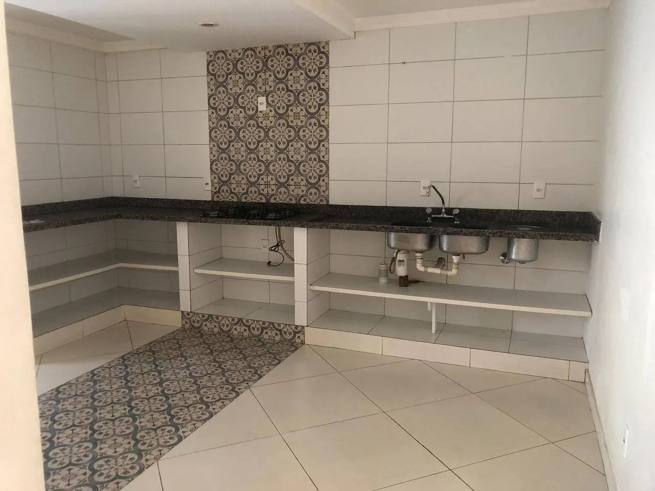 Foto 4 de Sobrado de 4 quartos (1 suíte) com quintal e vaga para 4 carros, Vila Rubens