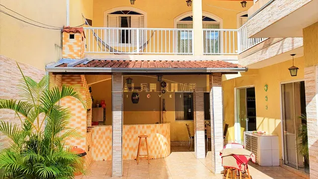 Foto 1 de Sobrado de 4 quartos (1 suíte) com área de churrasco e ponto comercial, Avenida