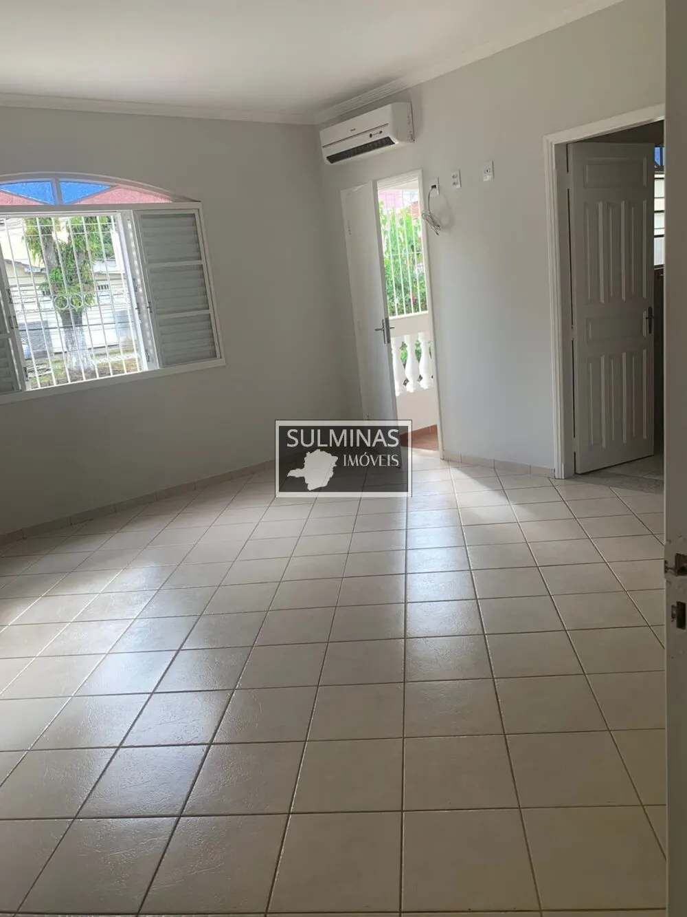 Foto 3 de Sobrado de 4 quartos (1 suíte) com quintal amplo e garagem, Centro