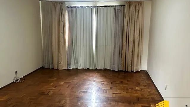 Foto 1 de Sobrado de 4 quartos (1 suíte) com piso de taco, Centro